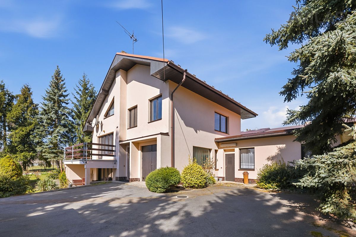 Prodej rodinného domu 235 m², pozemek 1641 m²